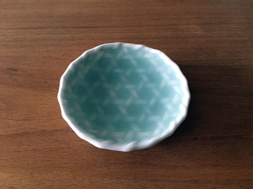 虎仙窯・青磁かごめ小皿.jpg