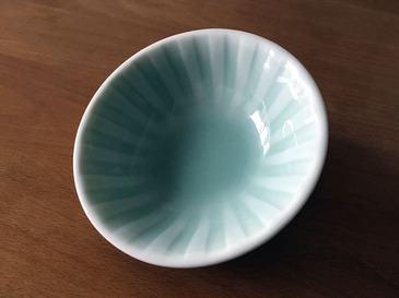 虎仙窯・青磁とくさ皿.jpg